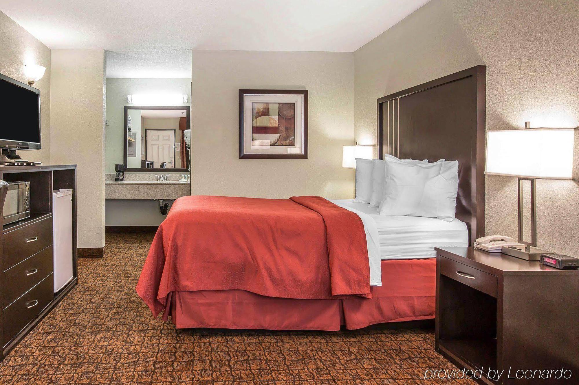 Quality Inn & Suites Woodland - Sacramento Airport Exterior photo