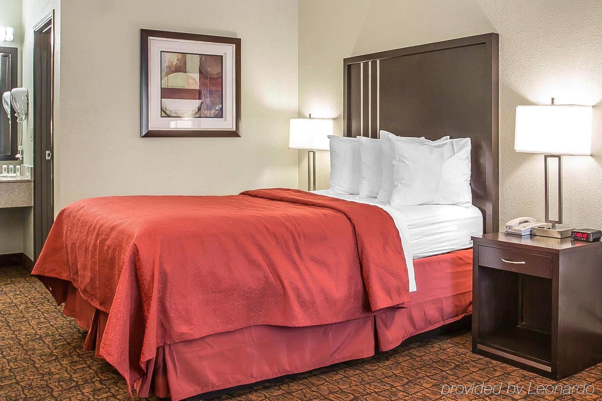 Quality Inn & Suites Woodland - Sacramento Airport Exterior photo